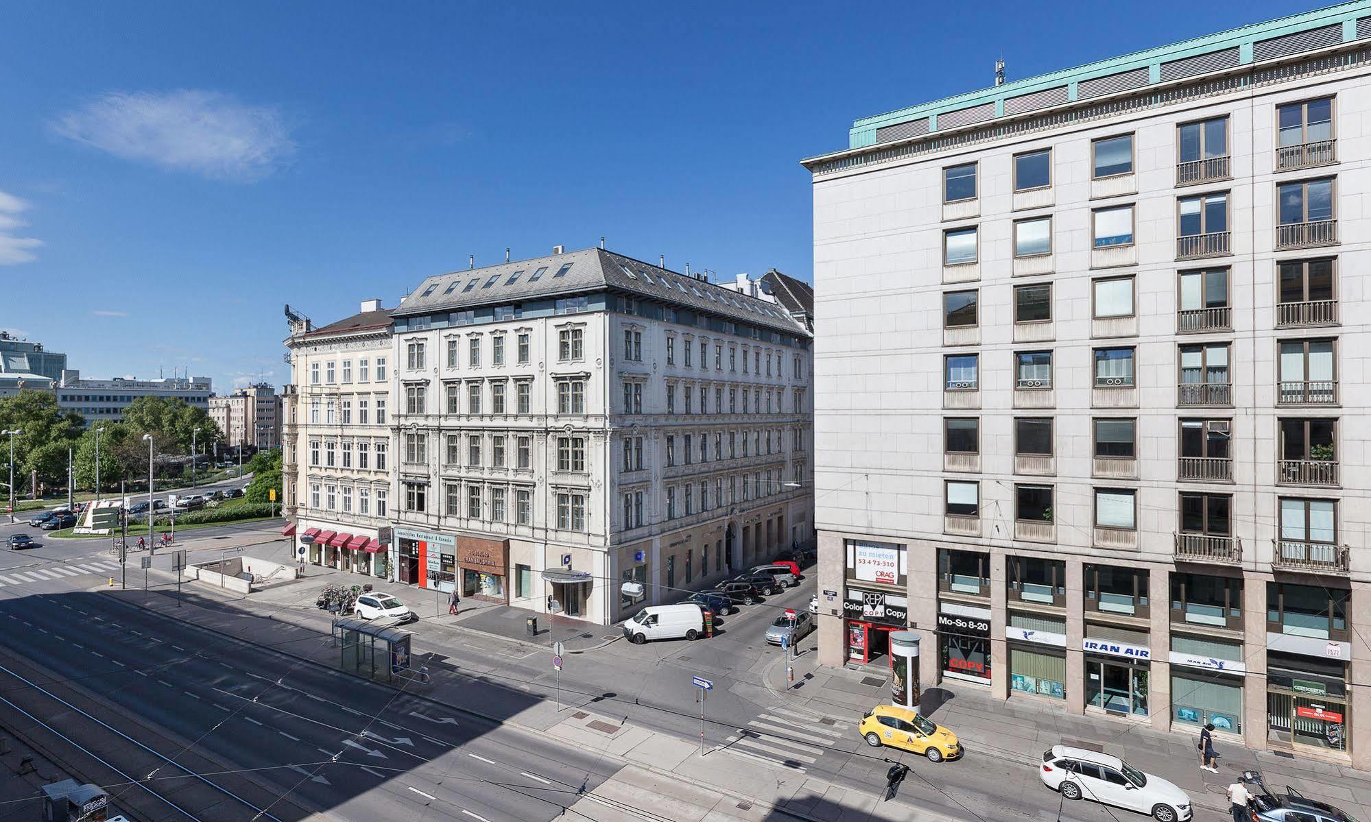 Living An Der Oper Hotel Wien